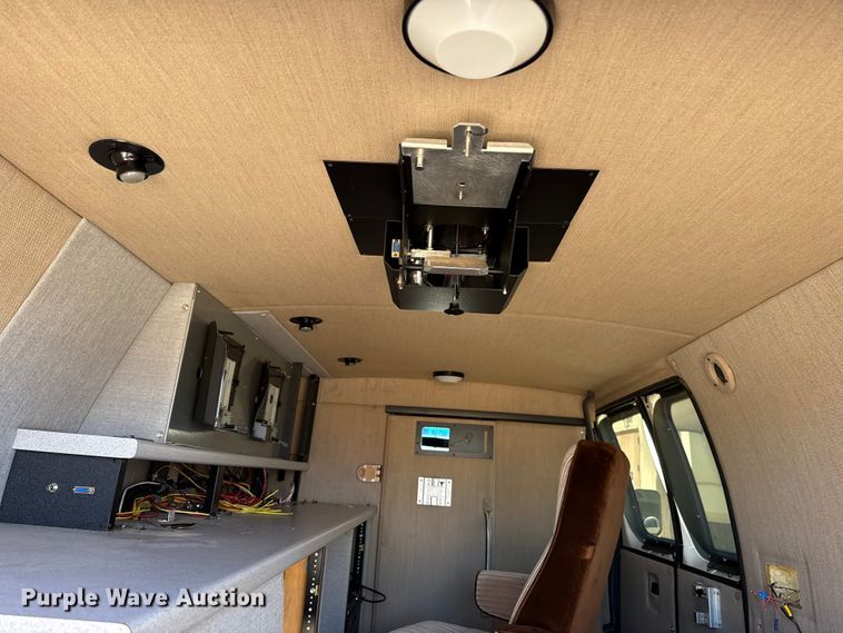 image for item DR1000 1992 Ford E350 van