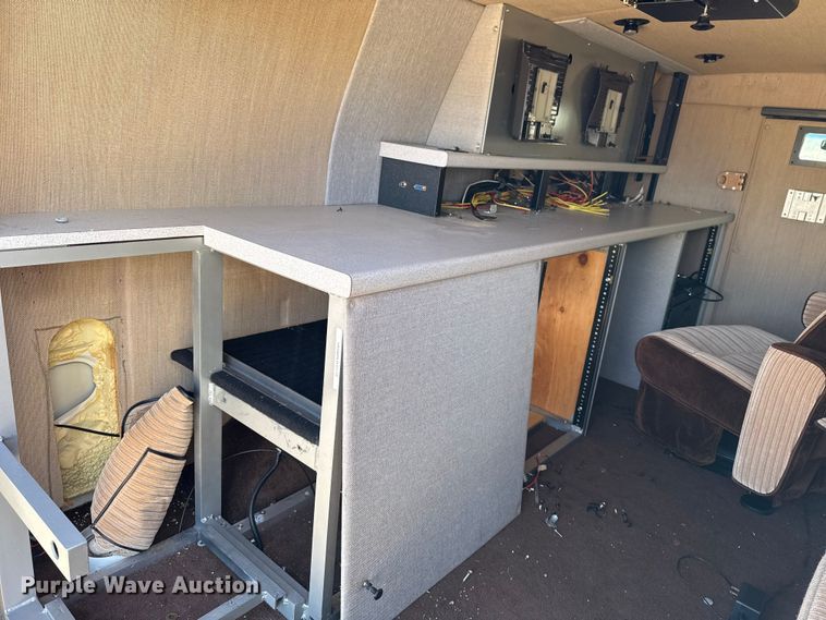 image for item DR1000 1992 Ford E350 van