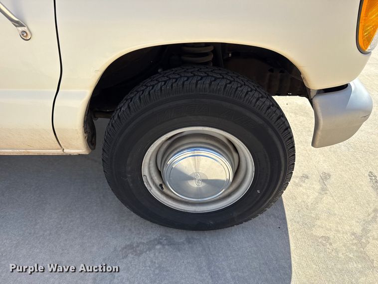 image for item DR1000 1992 Ford E350 van