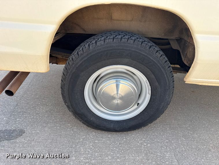 image for item DR1000 1992 Ford E350 van