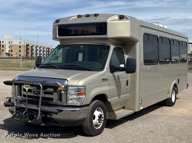 image for item DR1007 2016 Ford E450 shuttle bus
