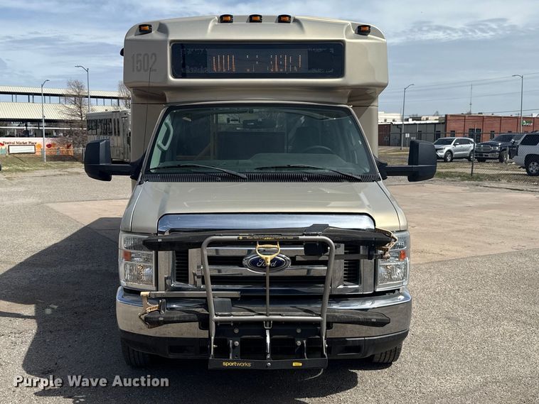 image for item DR1007 2016 Ford E450 shuttle bus