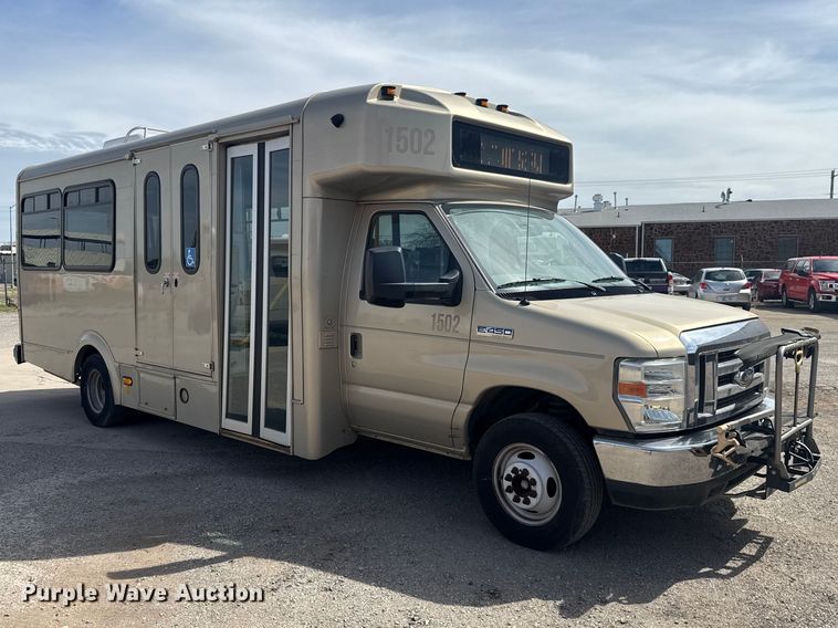 image for item DR1007 2016 Ford E450 shuttle bus