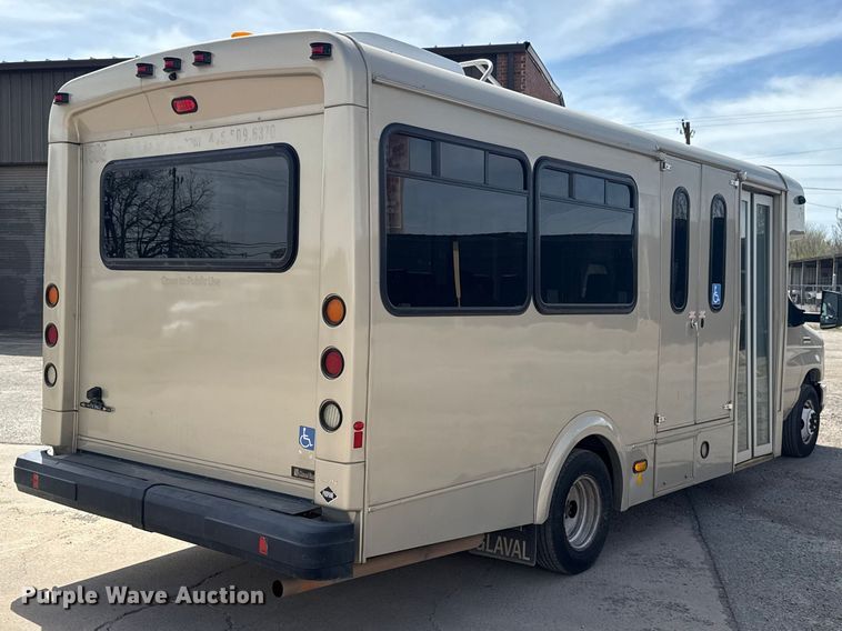 image for item DR1007 2016 Ford E450 shuttle bus