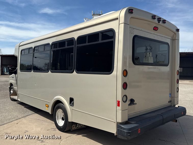 image for item DR1007 2016 Ford E450 shuttle bus
