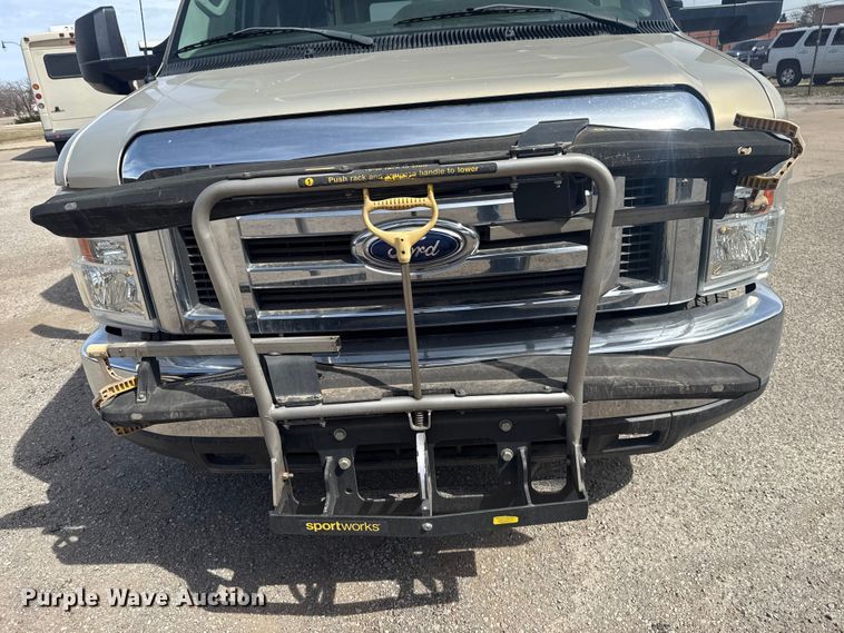 image for item DR1007 2016 Ford E450 shuttle bus