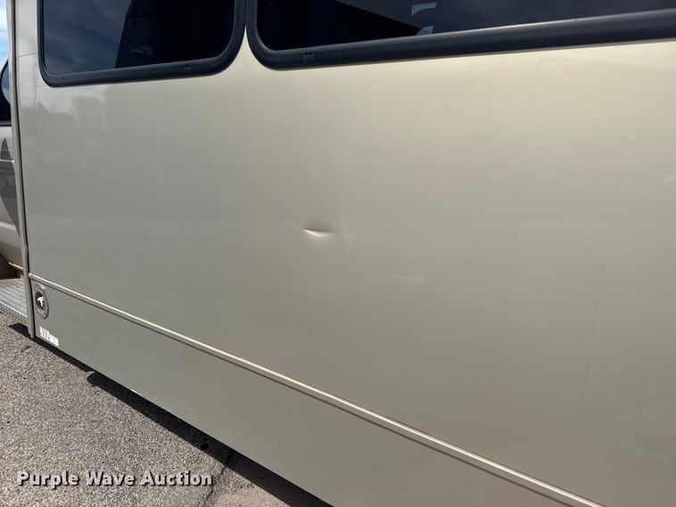 image for item DR1007 2016 Ford E450 shuttle bus