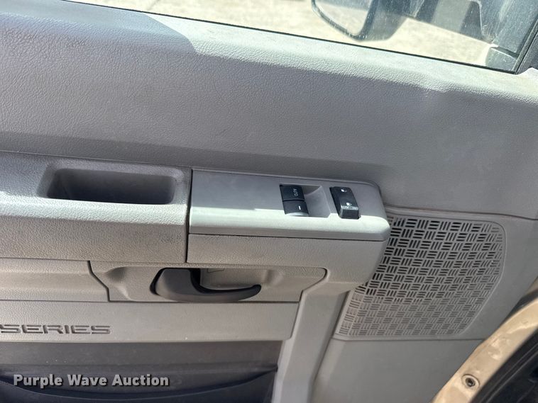 image for item DR1007 2016 Ford E450 shuttle bus