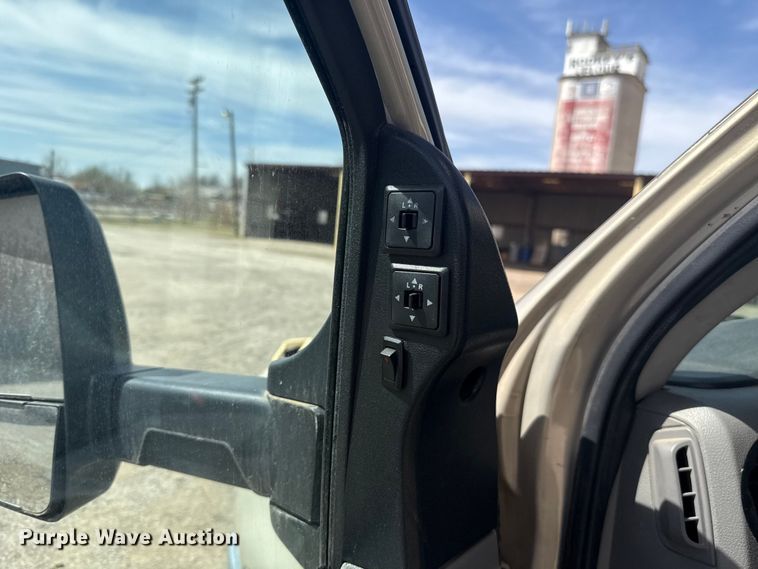 image for item DR1007 2016 Ford E450 shuttle bus