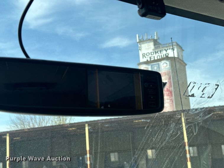 image for item DR1007 2016 Ford E450 shuttle bus