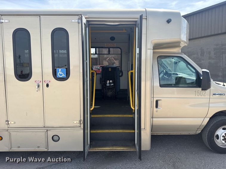 image for item DR1007 2016 Ford E450 shuttle bus