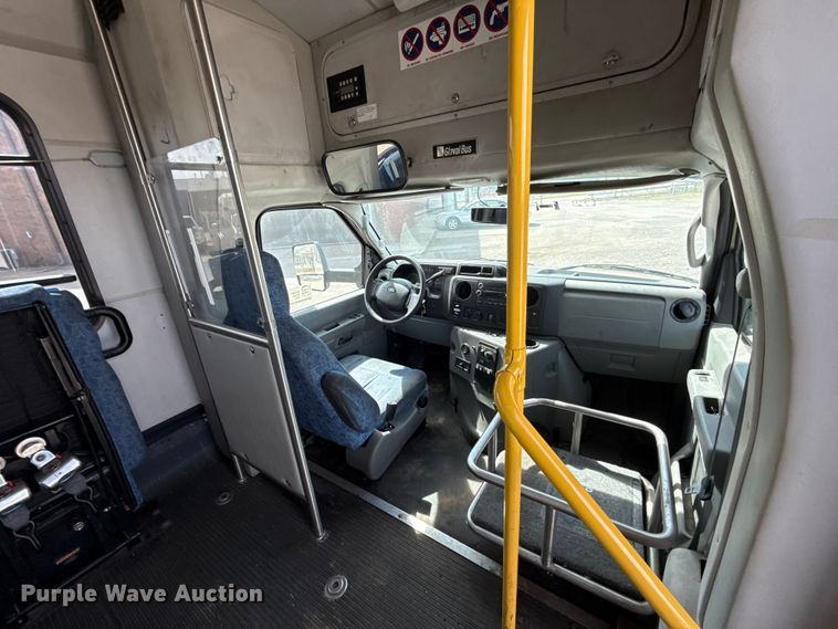 image for item DR1007 2016 Ford E450 shuttle bus