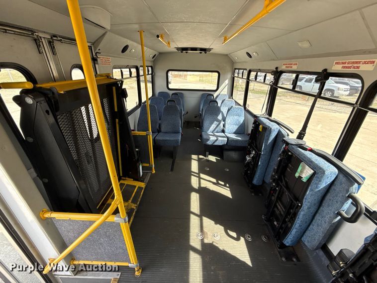 image for item DR1007 2016 Ford E450 shuttle bus