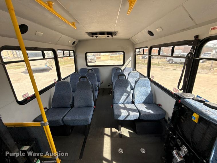 image for item DR1007 2016 Ford E450 shuttle bus