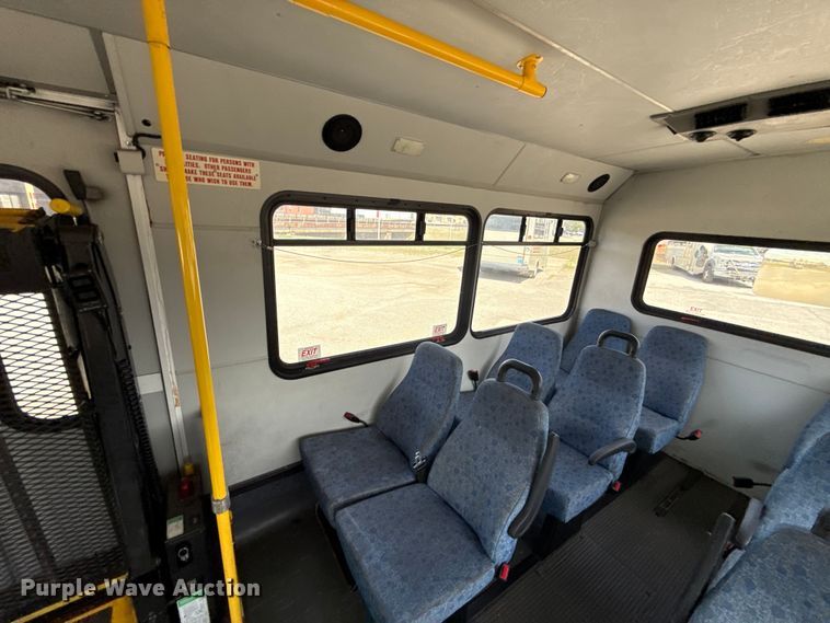 image for item DR1007 2016 Ford E450 shuttle bus