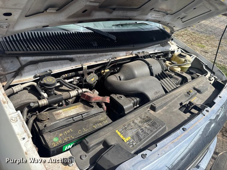 image for item DR1007 2016 Ford E450 shuttle bus