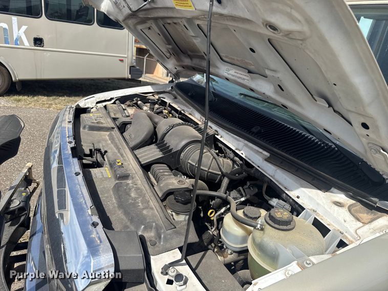 image for item DR1007 2016 Ford E450 shuttle bus