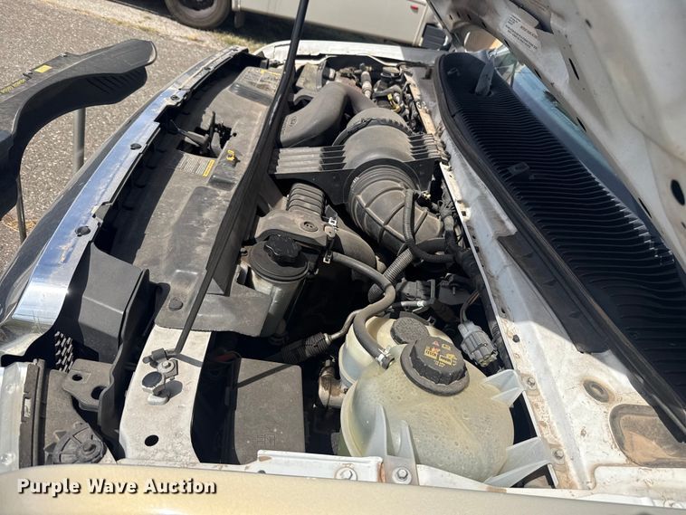 image for item DR1007 2016 Ford E450 shuttle bus