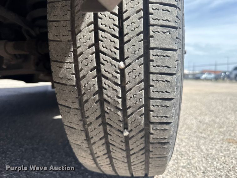 image for item DR1007 2016 Ford E450 shuttle bus