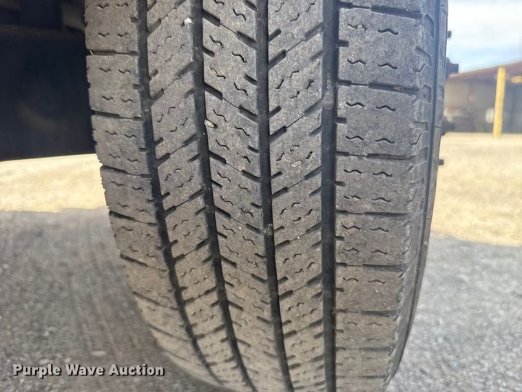 image for item DR1007 2016 Ford E450 shuttle bus