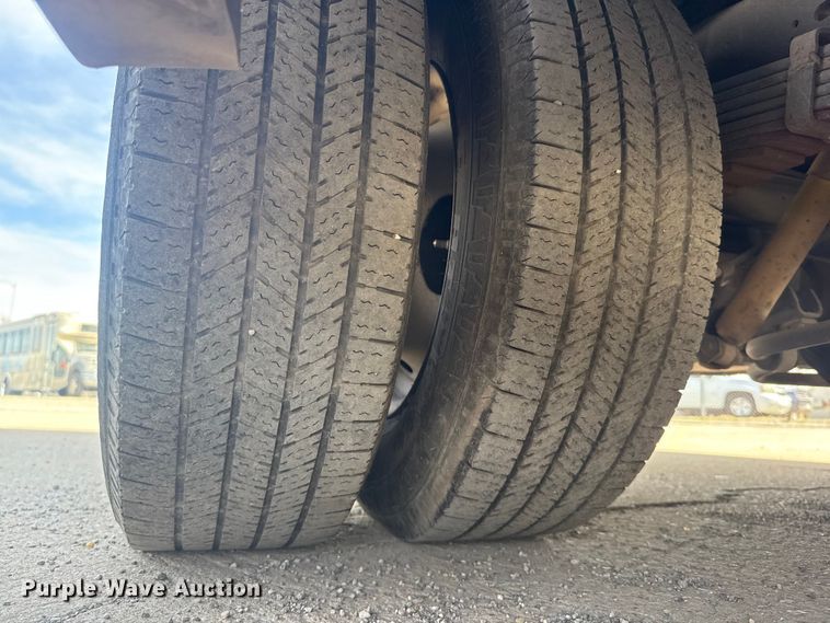 image for item DR1007 2016 Ford E450 shuttle bus