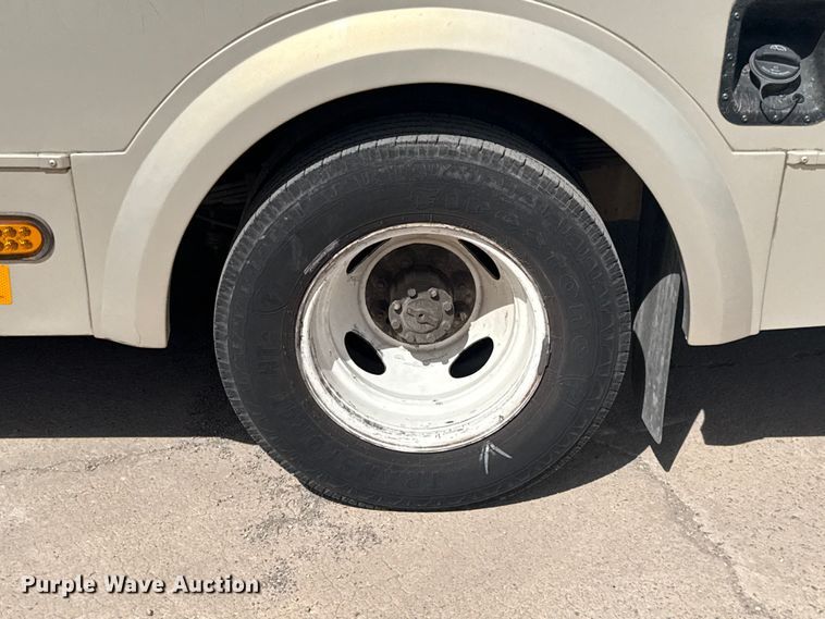 image for item DR1007 2016 Ford E450 shuttle bus