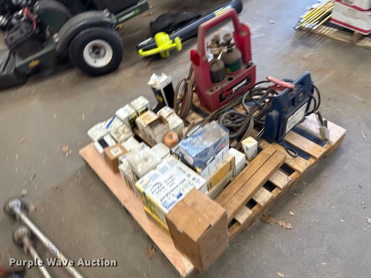image for item DR1027 Tools and filters