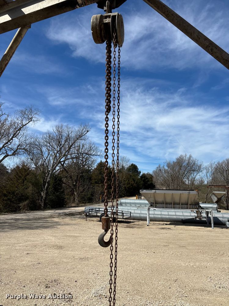 image for item DZ3980 A-frame equipment hoist