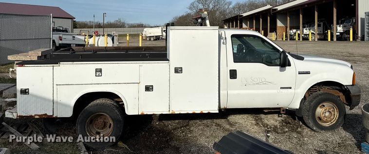 image for item DZ4413 2006 Ford F350 Super Duty utility bed pickup truck