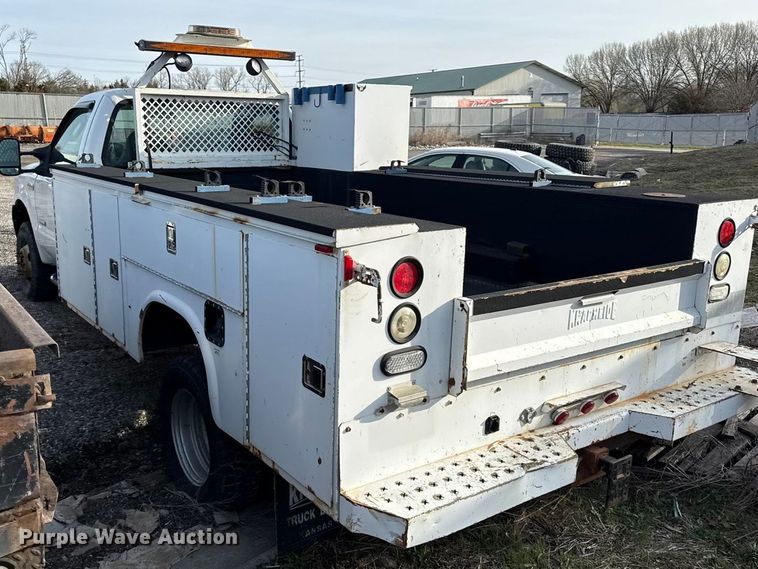 image for item DZ4413 2006 Ford F350 Super Duty utility bed pickup truck