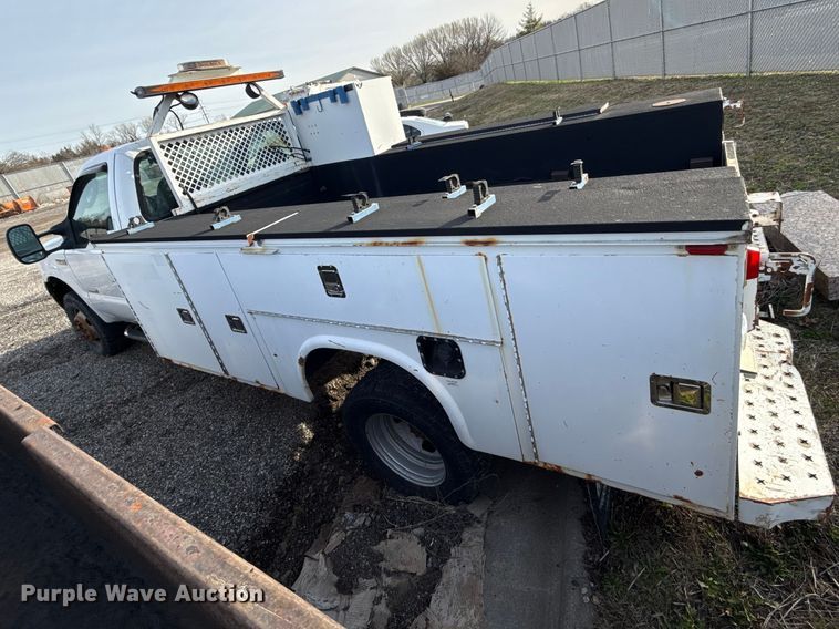 image for item DZ4413 2006 Ford F350 Super Duty utility bed pickup truck