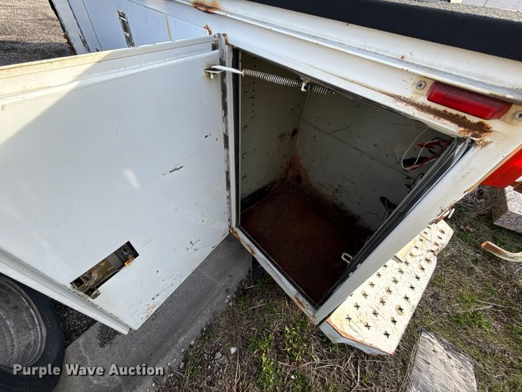 image for item DZ4413 2006 Ford F350 Super Duty utility bed pickup truck