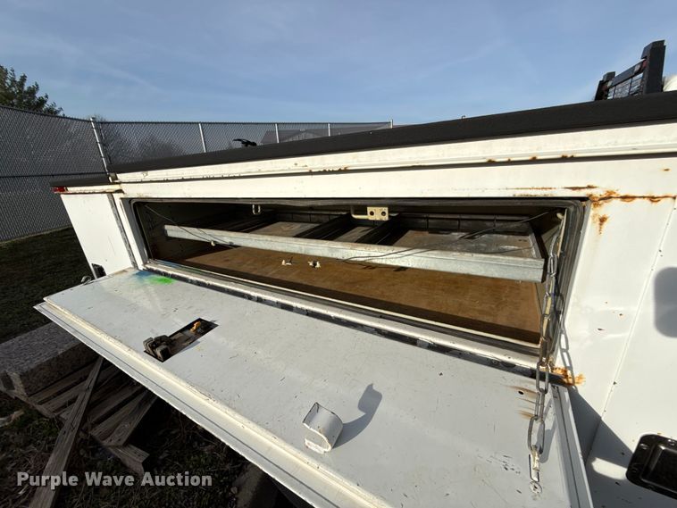 image for item DZ4413 2006 Ford F350 Super Duty utility bed pickup truck