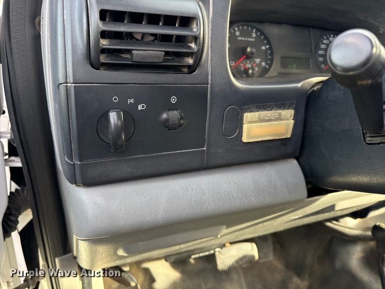 image for item DZ4413 2006 Ford F350 Super Duty utility bed pickup truck