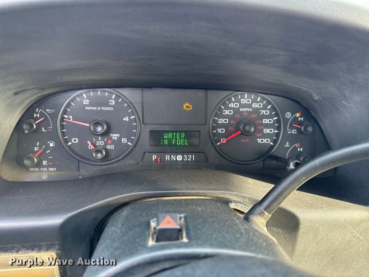 image for item DZ4413 2006 Ford F350 Super Duty utility bed pickup truck