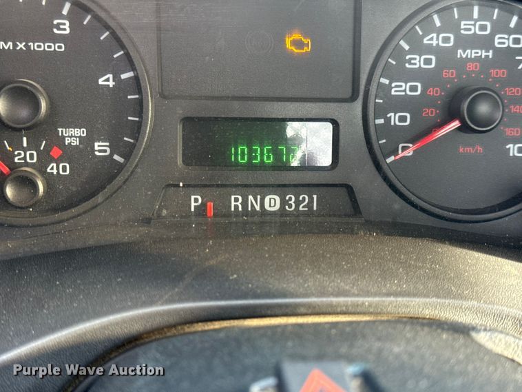 image for item DZ4413 2006 Ford F350 Super Duty utility bed pickup truck