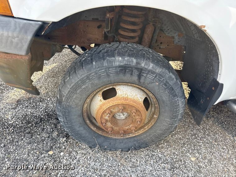 image for item DZ4413 2006 Ford F350 Super Duty utility bed pickup truck