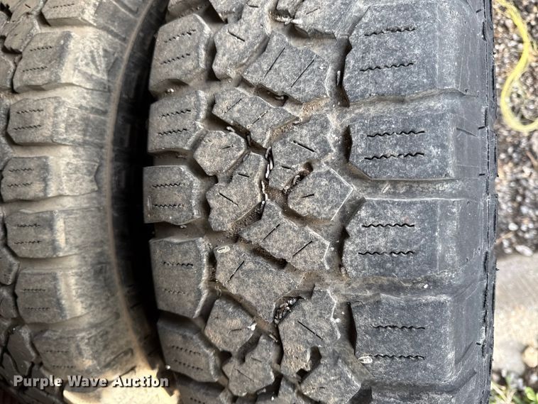 image for item DZ4413 2006 Ford F350 Super Duty utility bed pickup truck