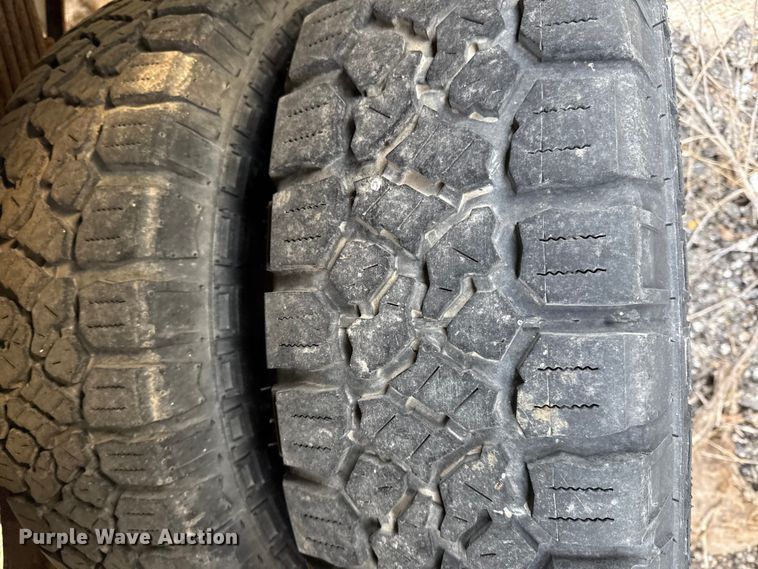 image for item DZ4413 2006 Ford F350 Super Duty utility bed pickup truck