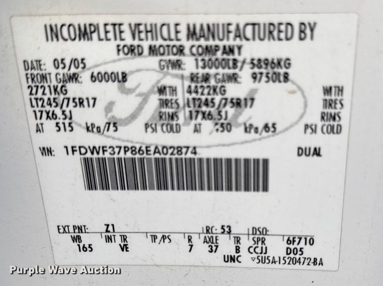 image for item DZ4413 2006 Ford F350 Super Duty utility bed pickup truck