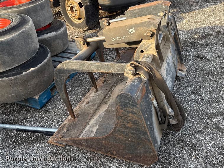 image for item DZ4414 Bobcat skid steer grapple bucket