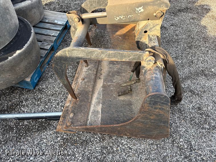 image for item DZ4414 Bobcat skid steer grapple bucket