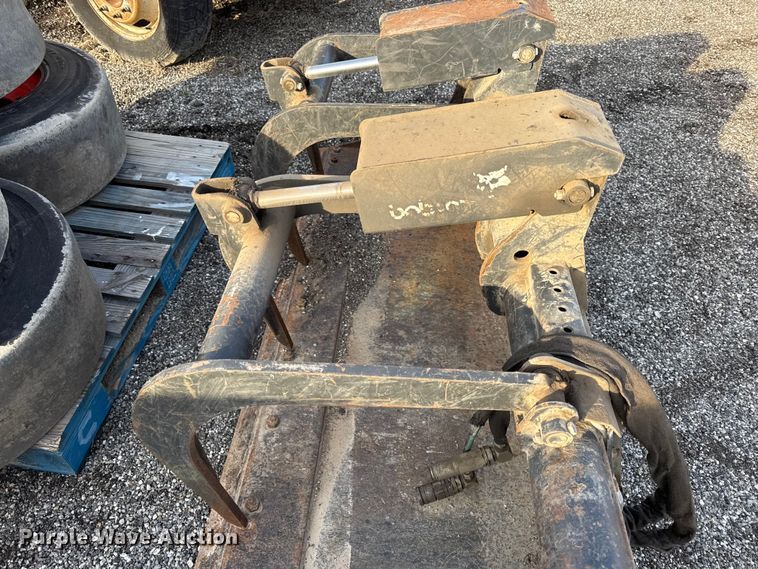 image for item DZ4414 Bobcat skid steer grapple bucket