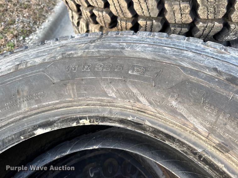 image for item DZ4422 (4) 11R22.5 tires