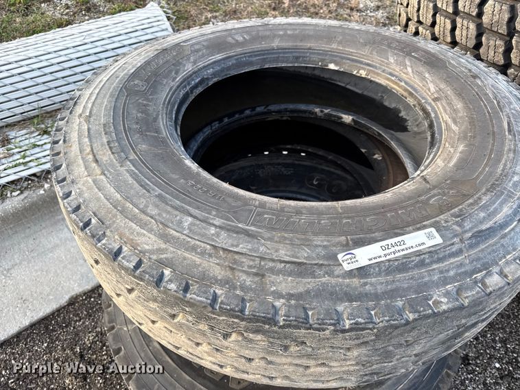 image for item DZ4422 (4) 11R22.5 tires