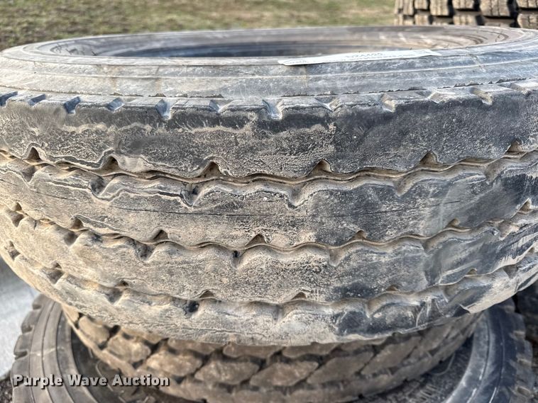 image for item DZ4422 (4) 11R22.5 tires