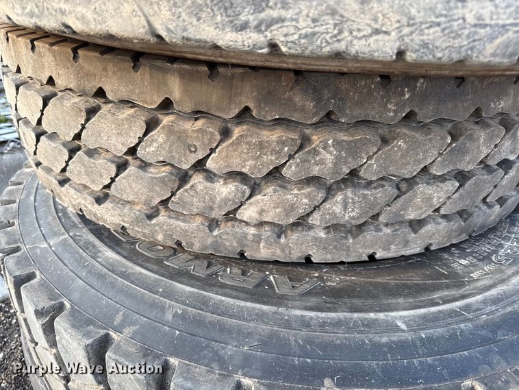 image for item DZ4422 (4) 11R22.5 tires