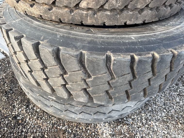 image for item DZ4422 (4) 11R22.5 tires