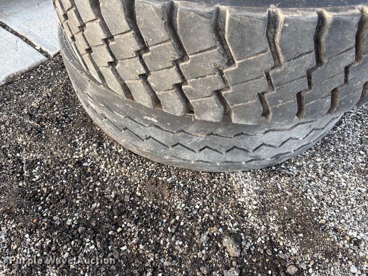 image for item DZ4422 (4) 11R22.5 tires