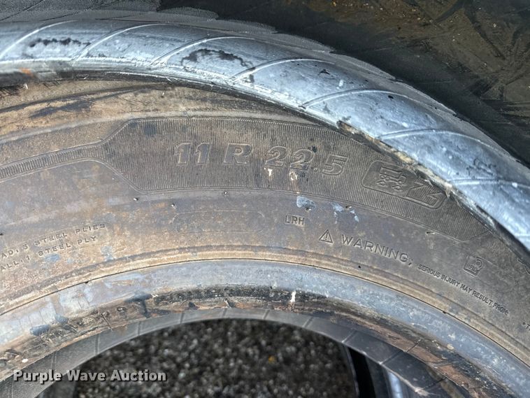 image for item DZ4422 (4) 11R22.5 tires